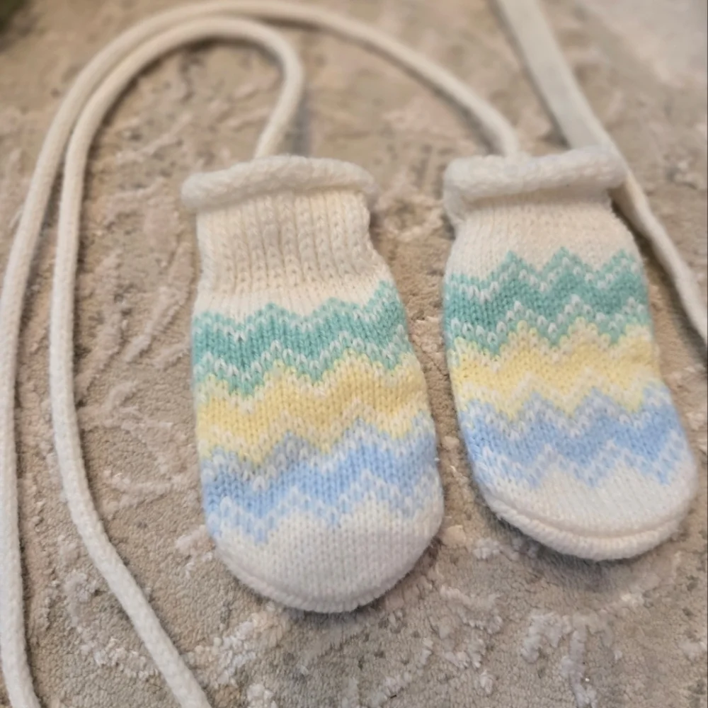 Vintage 1990s Cozy Cream Pastel Knit Hat and Mittens Set